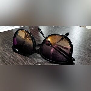 Quay Sunglasses (e)​​​